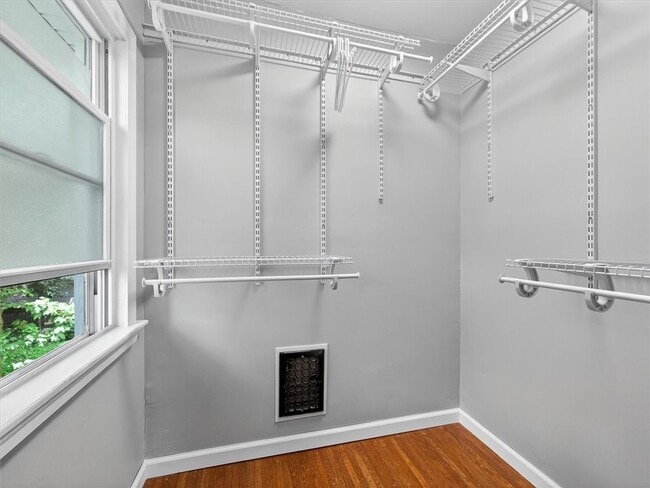 Building Photo - 919 S Goodman St