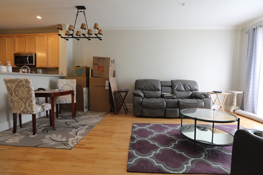 Building Photo - 59 Walpole St