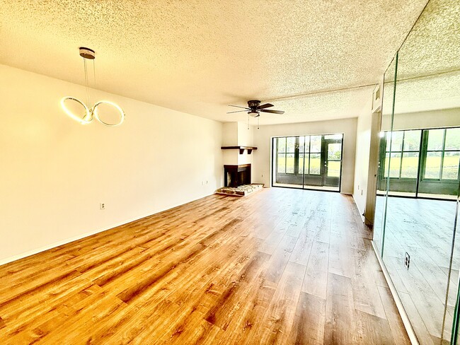 Building Photo - 141 Lakeside Dr