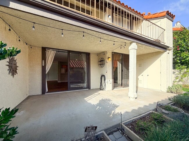 Building Photo - 2262 Martinique Ln