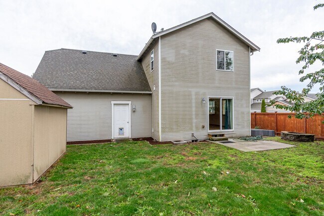 Building Photo - 3-bedroom, 2.5-bathroom Pet Friendly Home