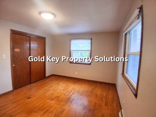 Building Photo - 1902 Rosemont Ave