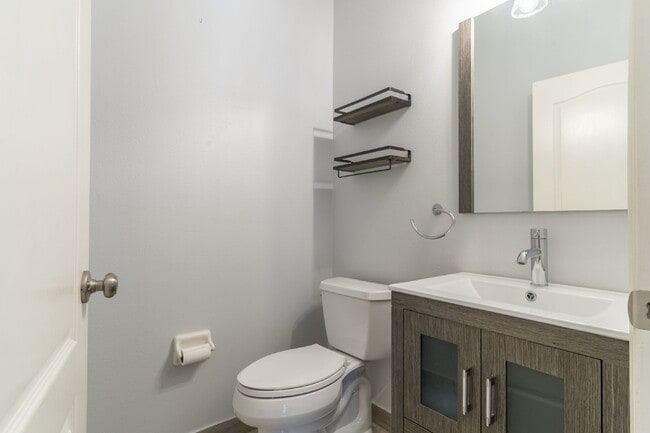 Building Photo - Beautiful 4/2 home Located on a tree lined street in the gate of country club community of the Hu...