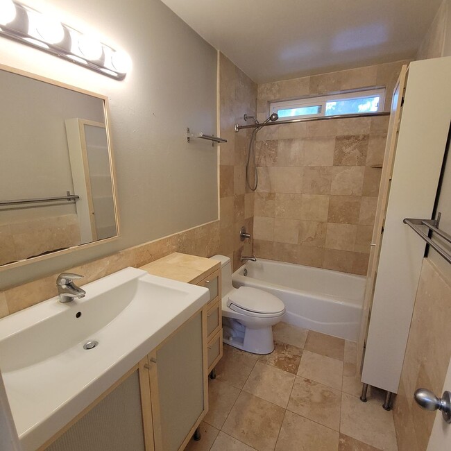 Building Photo - Live and Love this Coastal Condo in Del Ma...