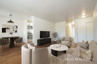 Building Photo - Top Floor 2 Bedroom Apartment Steps from R...