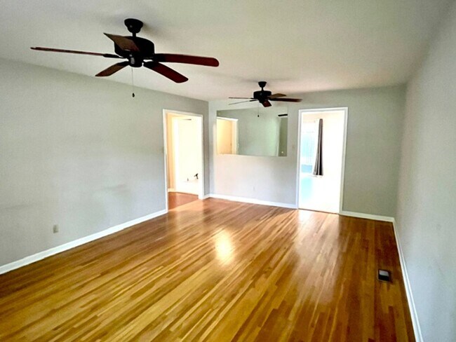 Building Photo - Very Nice 3 Bedroom 2 Bathroom House near the University of Arkansas Little Rock