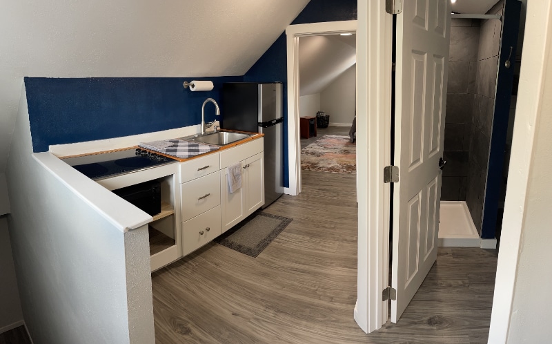 Building Photo - 708 11th Ave W