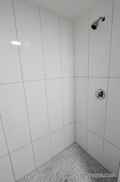 Building Photo - 94 E Cottage St