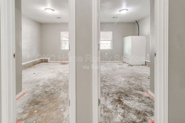 Building Photo - 8712 NE 25th St