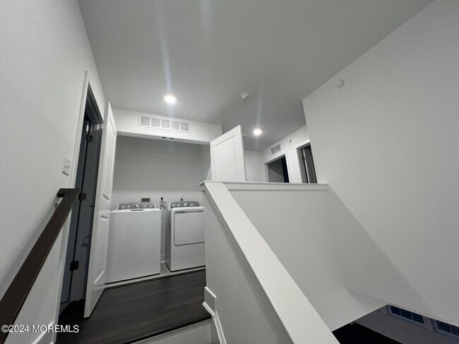 Building Photo - 35 Crimson Dr