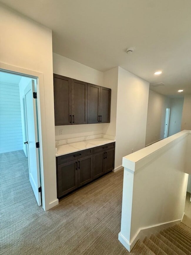 Building Photo - Single Family HOME with 3 Bedrooms 2 1/2 Bathrooms - Where Mountains meet you at upscale living!