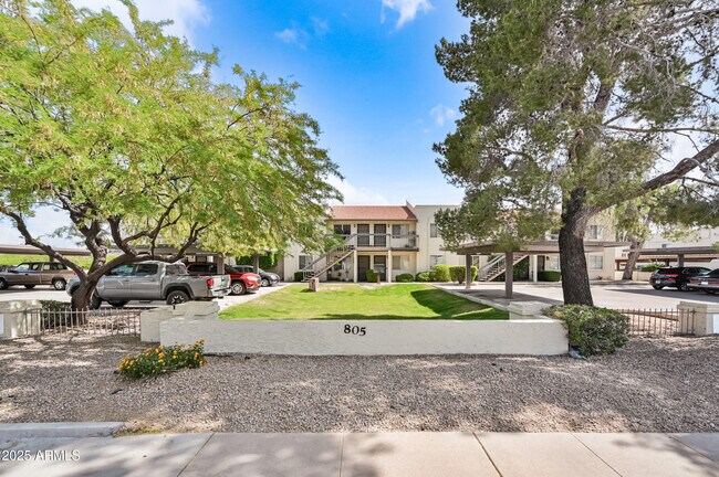 Primary Photo - 805 E Townley Ave