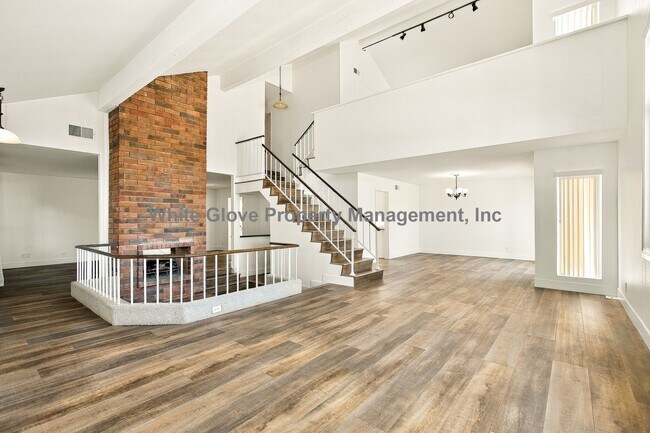Building Photo - 265 S Via Montanera