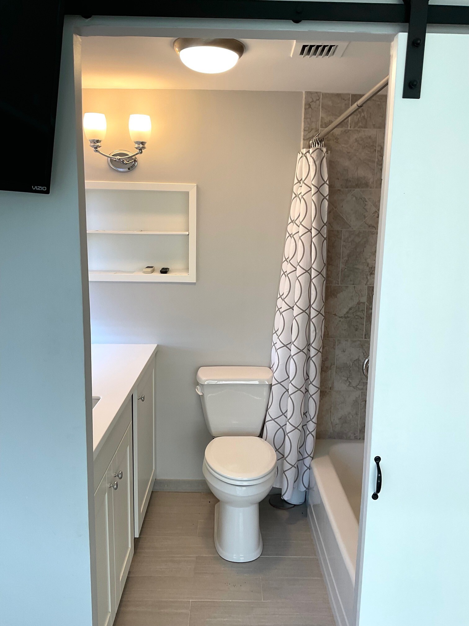 Master Bath - 333 W Meyer Blvd