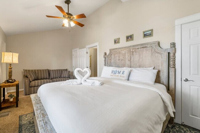 Building Photo - 7405A Beach Dr