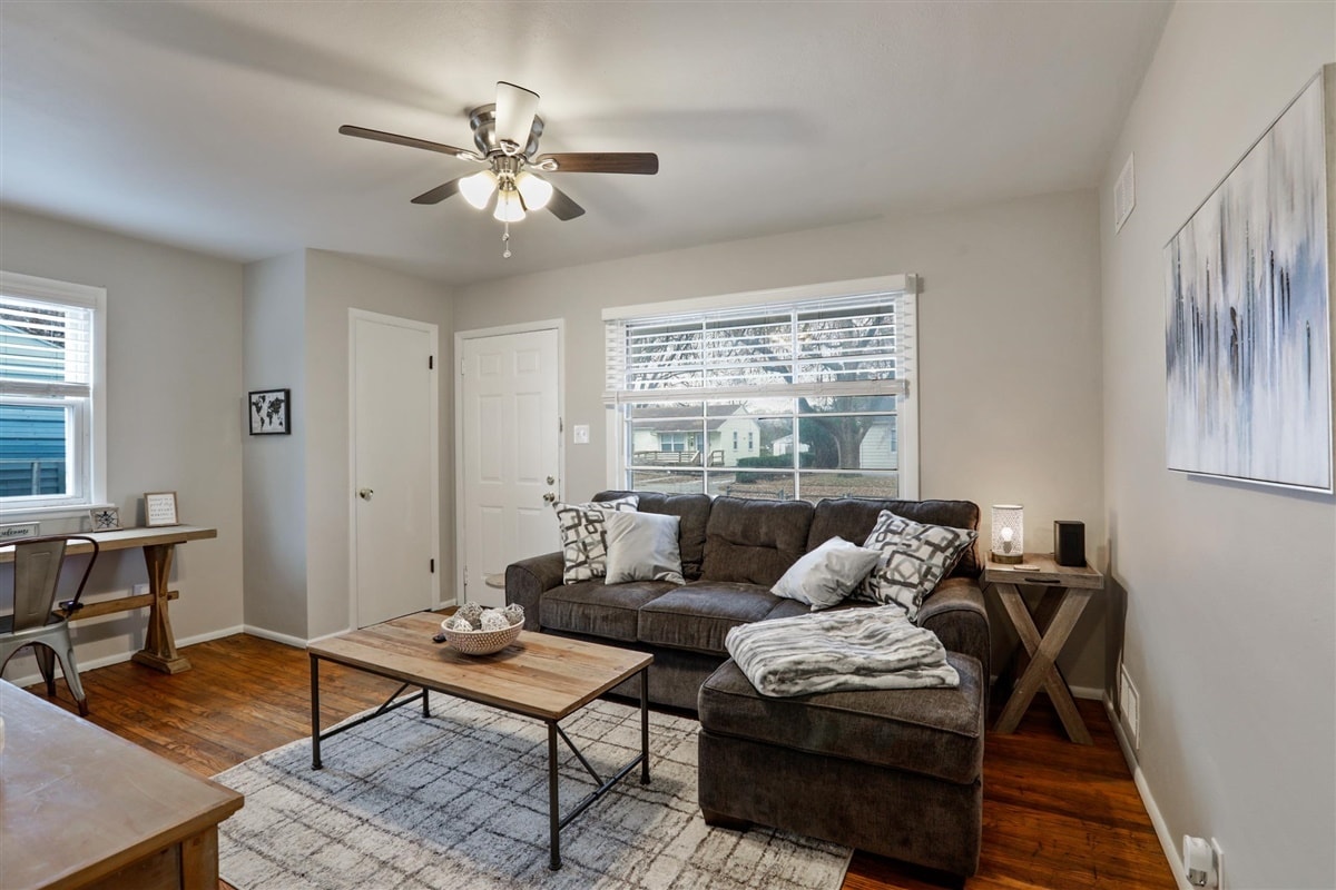 Cozy living room - 903 N Gregory St