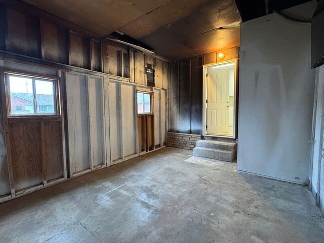 Building Photo - 610 W C St