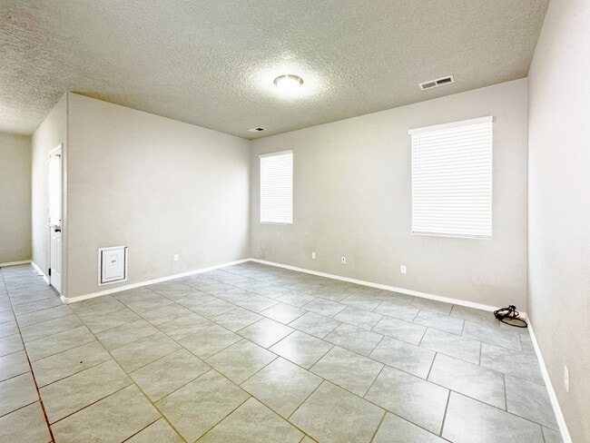 Building Photo - Wonderful, Newer 4 BR Home in Cleveland Heights!