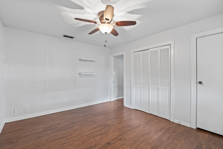 Note: this room now has been freshly painted an Agreeable Grey color. - 335 E Long St