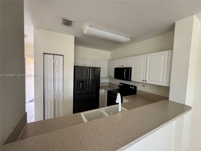 Building Photo - 1485 NE 33rd Rd