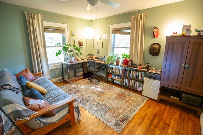 Building Photo - Central AVL - Beautifully Kept Older Home ...