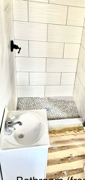 Building Photo - 74 Orient St