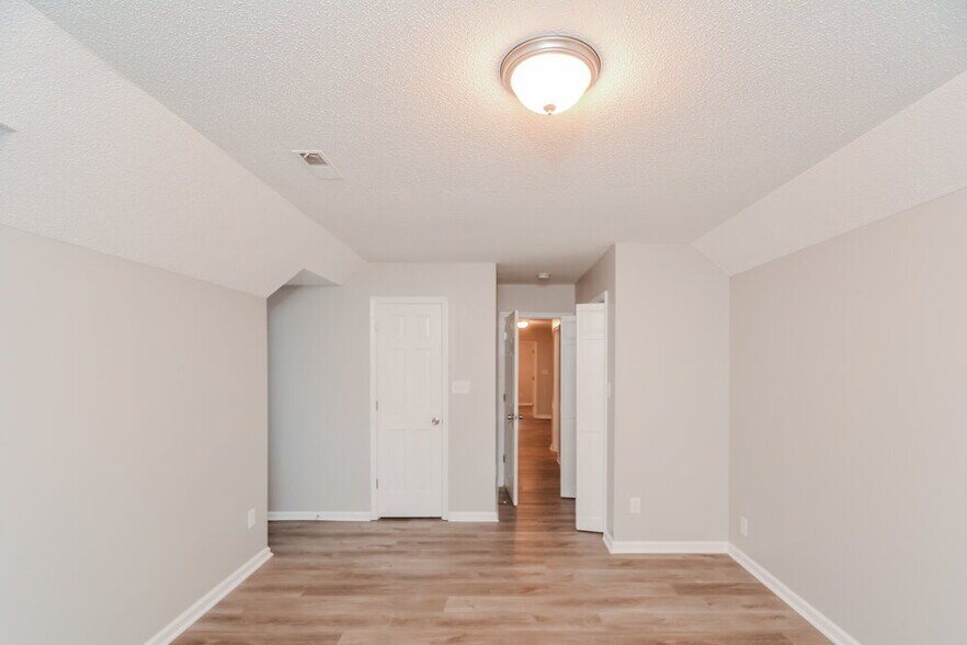 Building Photo - 1625 Netherfield Ln