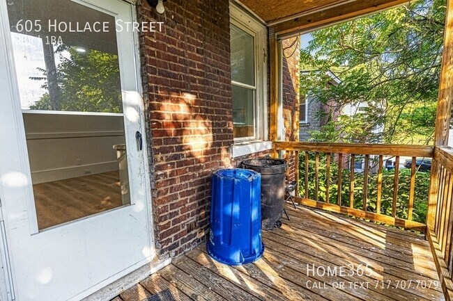 Building Photo - 605 Hollace St