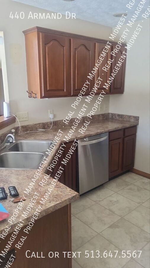 Building Photo - 440 Armand Dr