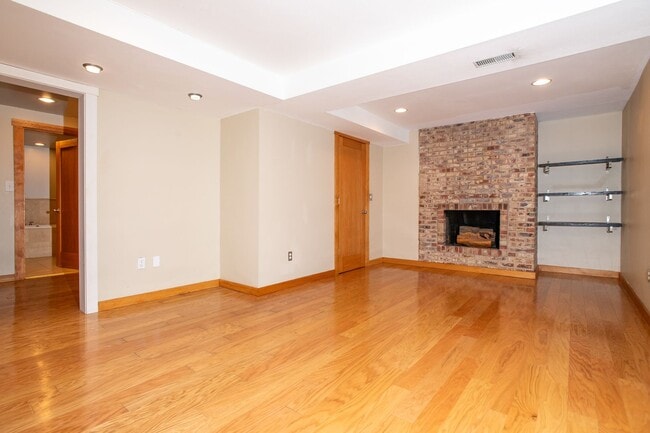 Building Photo - Magnolia 4 bedroom, 3 bathroom