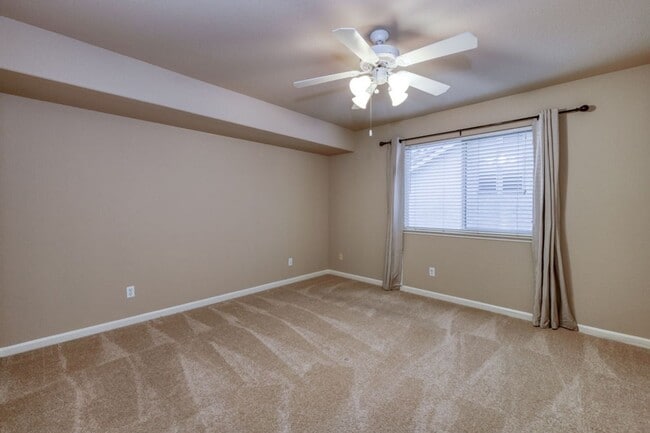 Building Photo - Impressive 4 Bedroom 2.5 Bath home with Po...