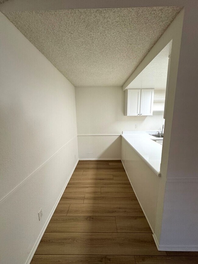 Building Photo - West Ventura Apartment