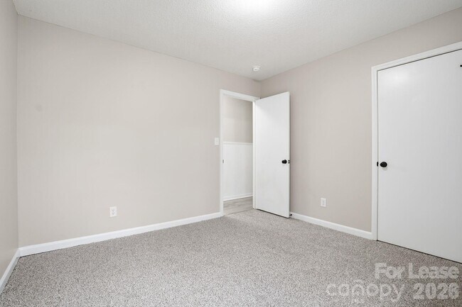 Building Photo - 232 Vista Grande Cir