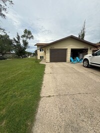 Building Photo - 2 bedroom Town House