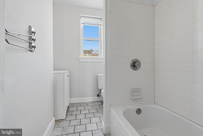 Building Photo - 3312 Parklawn Ave