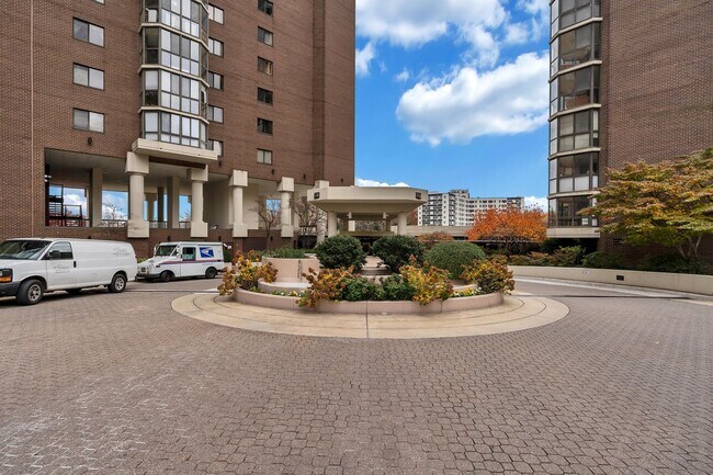 Building Photo - Luxurious 1 Bed 1 Bath Condo In Vibrant Belvedere