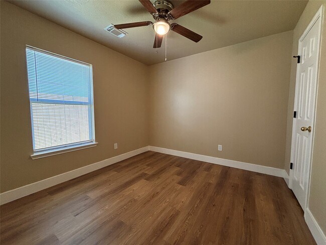 Building Photo - 10831 Harston Dr