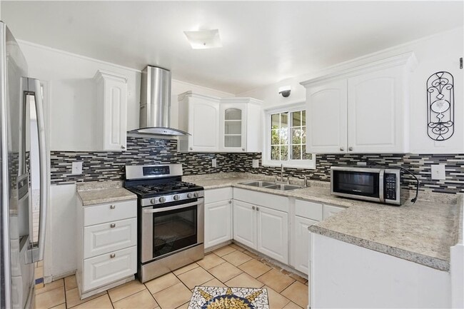 Building Photo - 3920 El Camino Dr