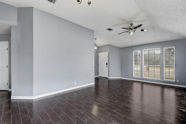 Building Photo - 16908 Ardisia Dr