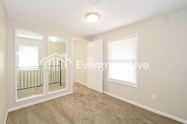 Building Photo - 3126 S Maywood Ave