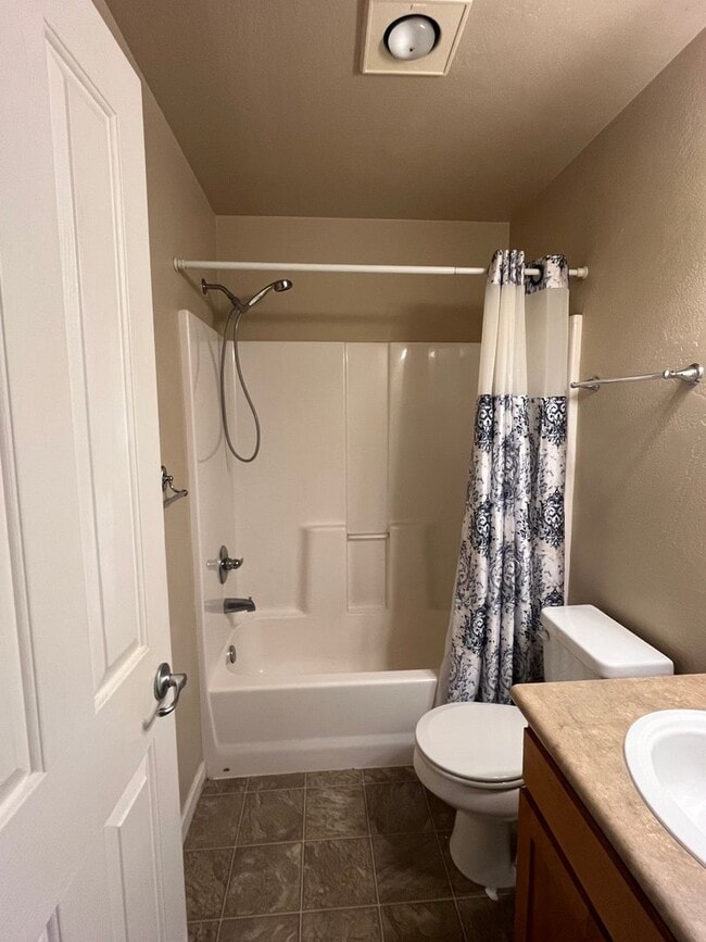 Building Photo - 3 Bedroom 2 Bath Single Family Home