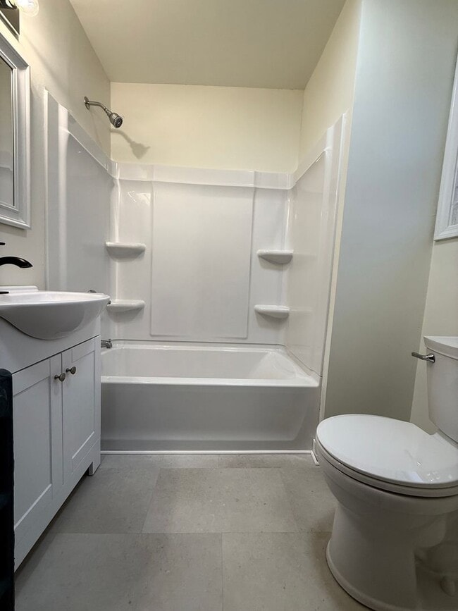 Building Photo - Updated 4BR House now showing!