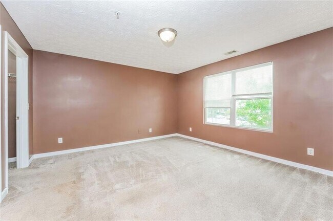 Building Photo - 12201 Fairington Ridge Cir