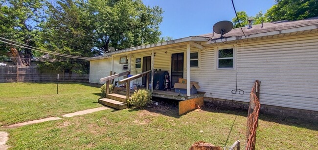 Building Photo - 2 bedroom 1 bath duplex in Shawnee