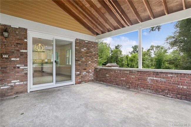 Building Photo - 5 Scott Dr
