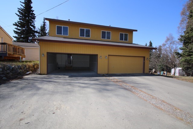 Building Photo - 3 Bedroom Townhouse near Midtown!