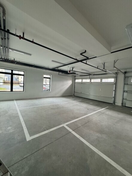 Building Photo - 160 Everett St