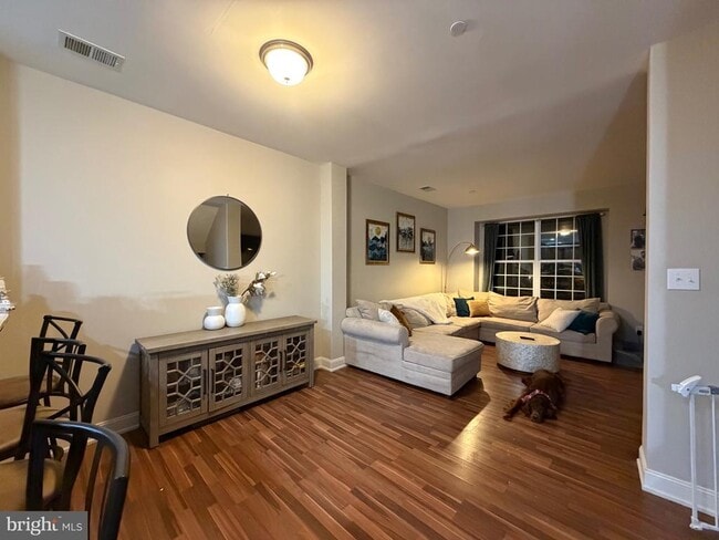 Building Photo - 1120 Munyon Dr