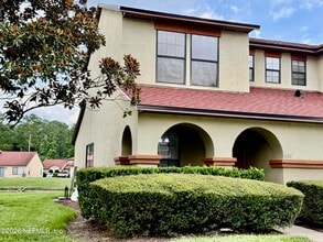 Building Photo - 622 Briar Way Ln