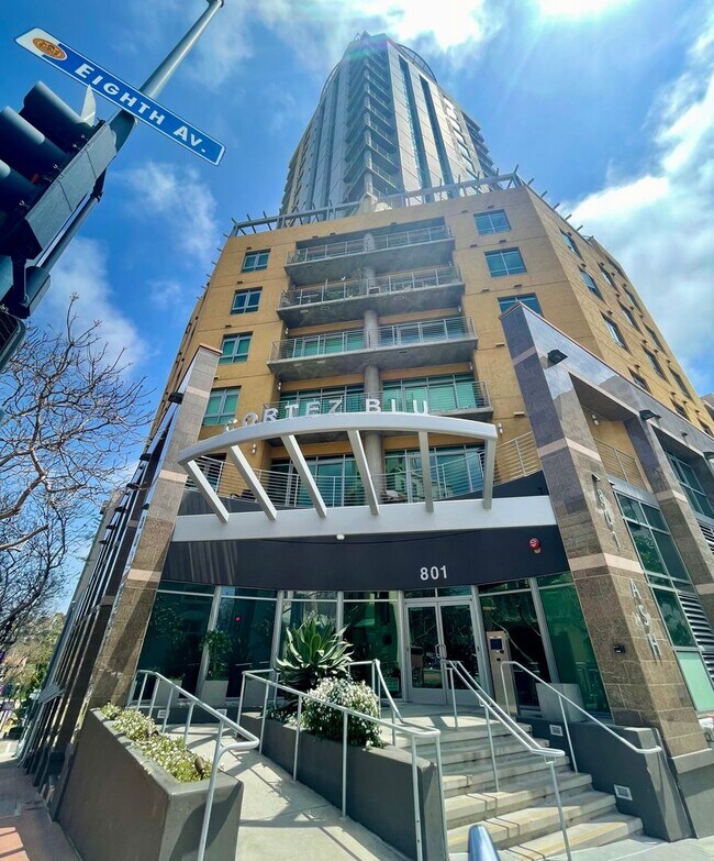 Building Photo - Beautiful Large 2 Bdrm, 2 Ba Condo in Cort...